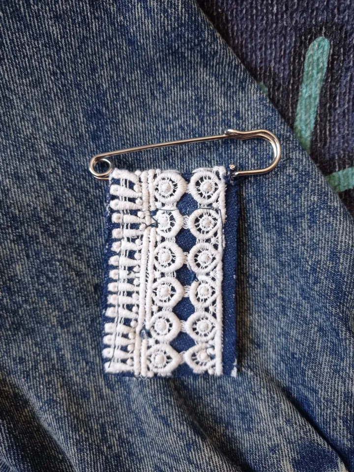 Denim brooch kilt pin "Birds"
