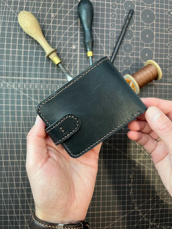 PDF Pattern Bifold Wallet - Download PDF & video TUTORIAL. Punch pitch 4 mm.
