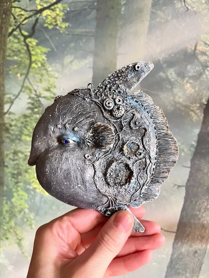 Papier-mâché toy
Fish Moon. Artistic toy made of papier-mâché - series “Sea”. Unique handmade interior decor. Unusual interior pendant for your collection.