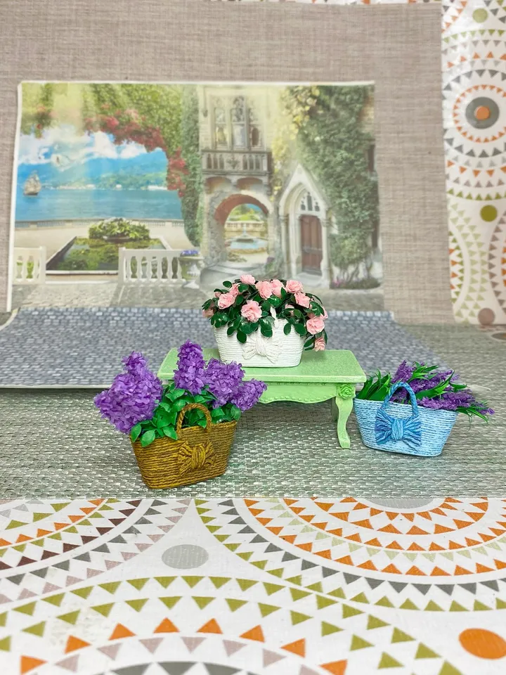 Baskets with flowers for the dollhouse. 1:12.