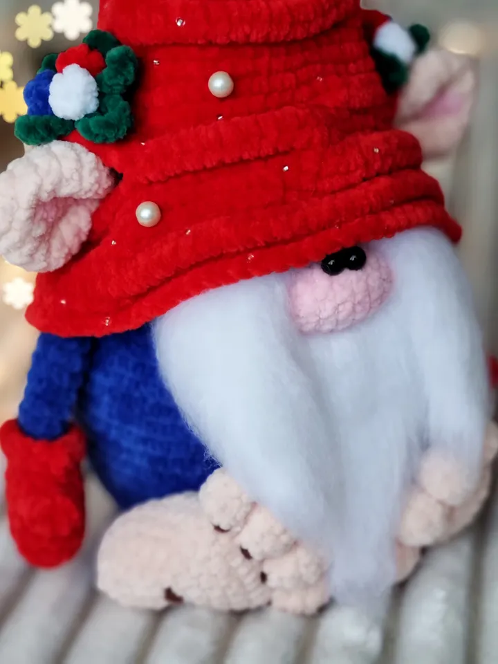 Crochet Christmas gnome pattern. Crochet Elf pattern. Amigurumi Christmas gnome
