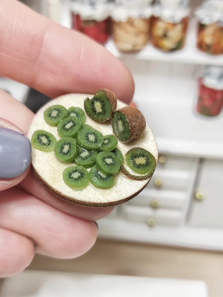 Realistic fruit, kiwi for dolls, fruit on board, fruit for dolls, food for games, miniature, mini fruit, dollhouse decor