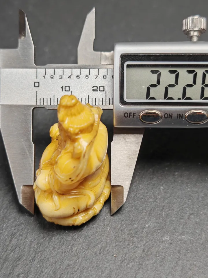 Gandhanra Antique Consecrated Tibetan Buddha statue - Yellow Jambhala(Dzambhala),Carved from Deer Antlers,40mm × 30mm × 20mm