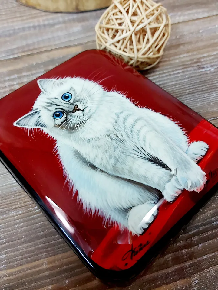 Beautiful Russian Lacquer Box"White cat " Hand painted miniature painting jewelry box Mother of pearl Papier mache Art gift Fedoskino