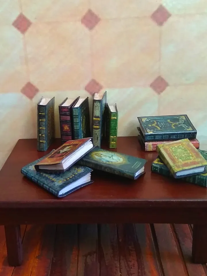 Books. A set of books. 6 items.1:12 scale.