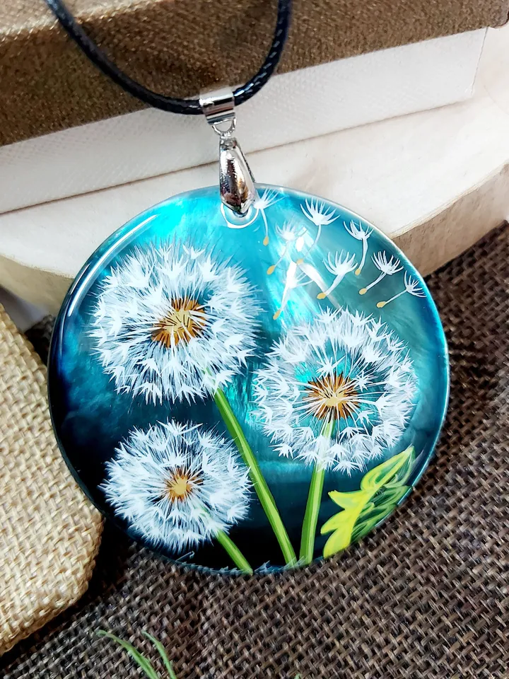 Nature's Delight: Artistic Nacre Pendant - Hand-Painted Three Dandelions on Blue, A Tribute to the Fleeting Beauty and Symbol of Resilience