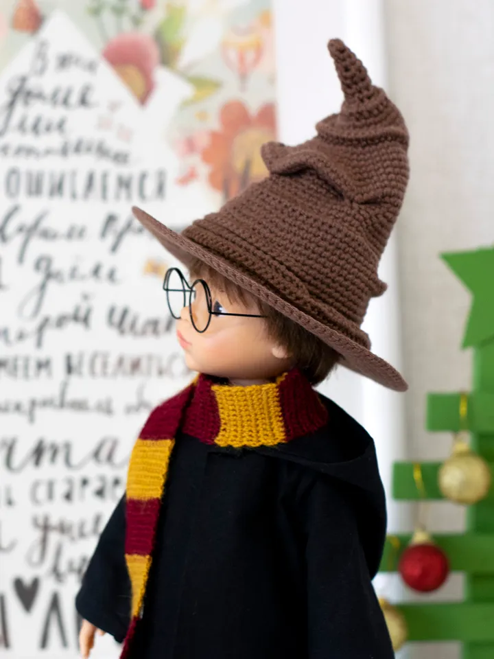 Miniature crocheted sorting hat for Paola Reina doll, Dumplings, Siblies Harry Potter costume for Halloween or Christmas