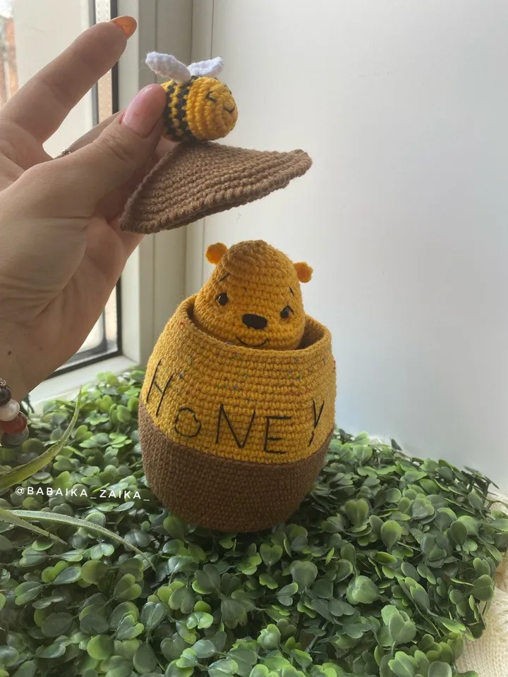 PDF Crochet Pattern Winnie the Pooh in a honey Pot, Small Toy Pattern, Animal Pattern, Amigurumi teddy bear pattern, Crochet animal