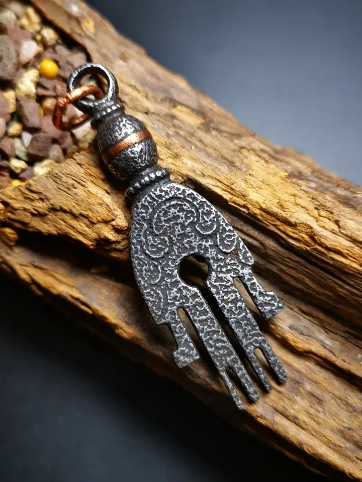 Gandhanra Handmade Tibetan Buddhism Amulet, The Key of Heart Pendant, Made of Cold Iron
