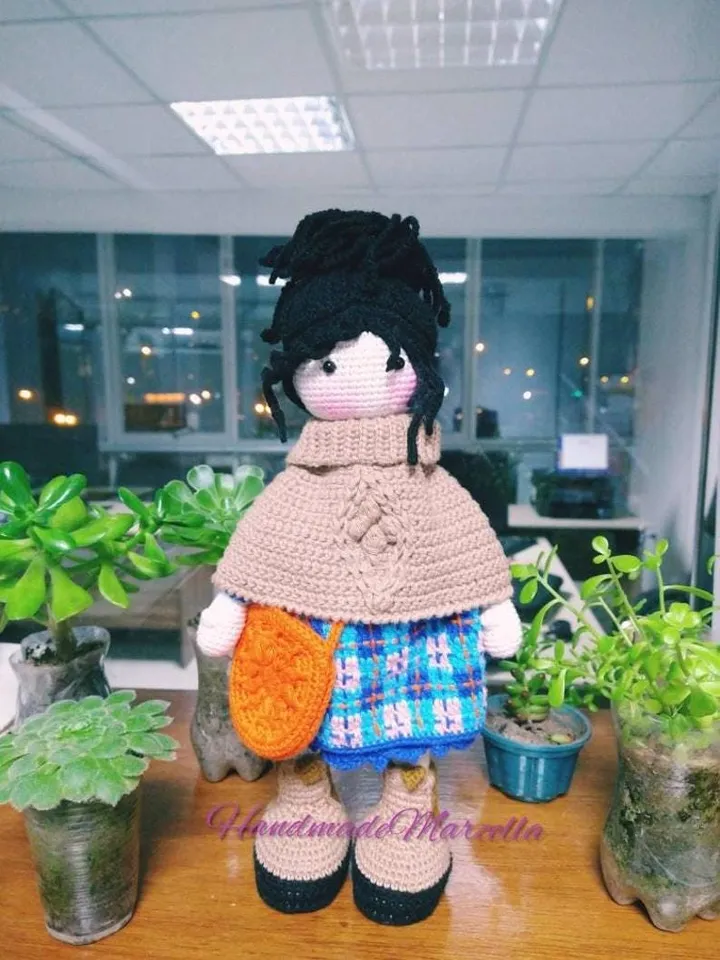 Rhonda Crochet Doll โ Articulated Amigurumi 32 cm โ Tapestry Dress โ Handmade Gift for Girls โ Magic Doll from Peru