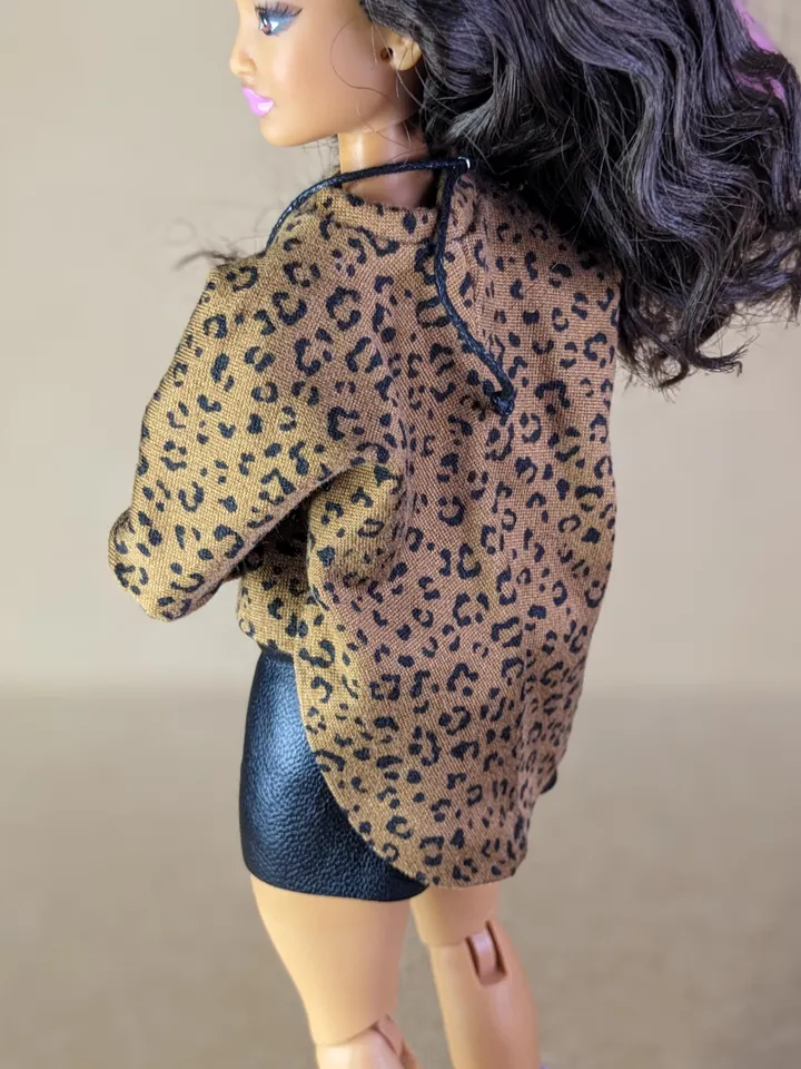 Handmade casual two-piece set (long-sleeved T-shirt and shorts) for 1/6 scale fashion female dolls