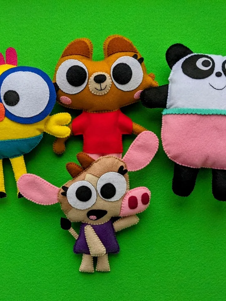 Lingokids Songs for Kids. Handmade felt Billy bird toy
