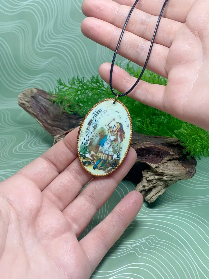 Handmade jewelry. Pendant in the style of "Alice".