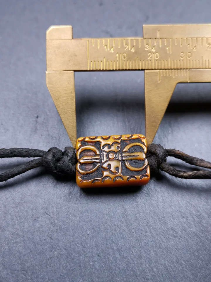Yak Bone Carved Dorje Vajra Pendant Badge,Gandhanra Tibetan Buddhist Amulet,30 Years Old,0.87"
