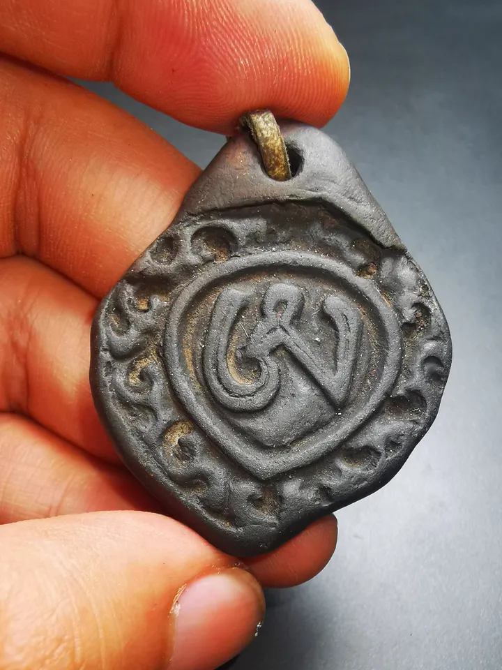 Gandhanra Handmade Tibetan Tsa Tsa Mold Statue, OM Symbol, DIY Tsha Tsha Clay Statue,50 Years Old