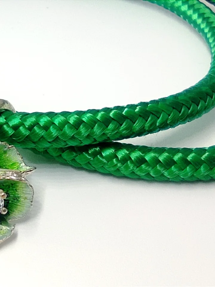 Beautiful set - Pendant + cord made of paracord
