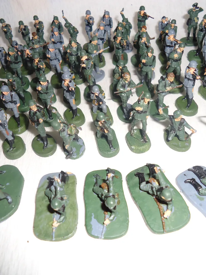 ZVEZDA 8078 GERMAN INFANTRY PLATOON 1942-1944 75 figures. Rare