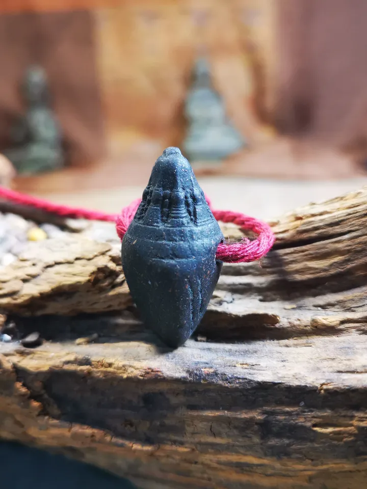 Gandhanra Old Tibetan Niang La Tsa Tsa Statue Amulet, Made of Tibetan Herbal,Small Stupa,Pagoda Pendant,50 Years Old