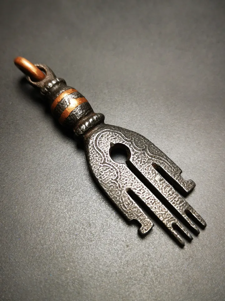 Gandhanra Handmade Tibetan Buddhism Amulet, The Key of Heart Pendant, Made of Cold Iron
