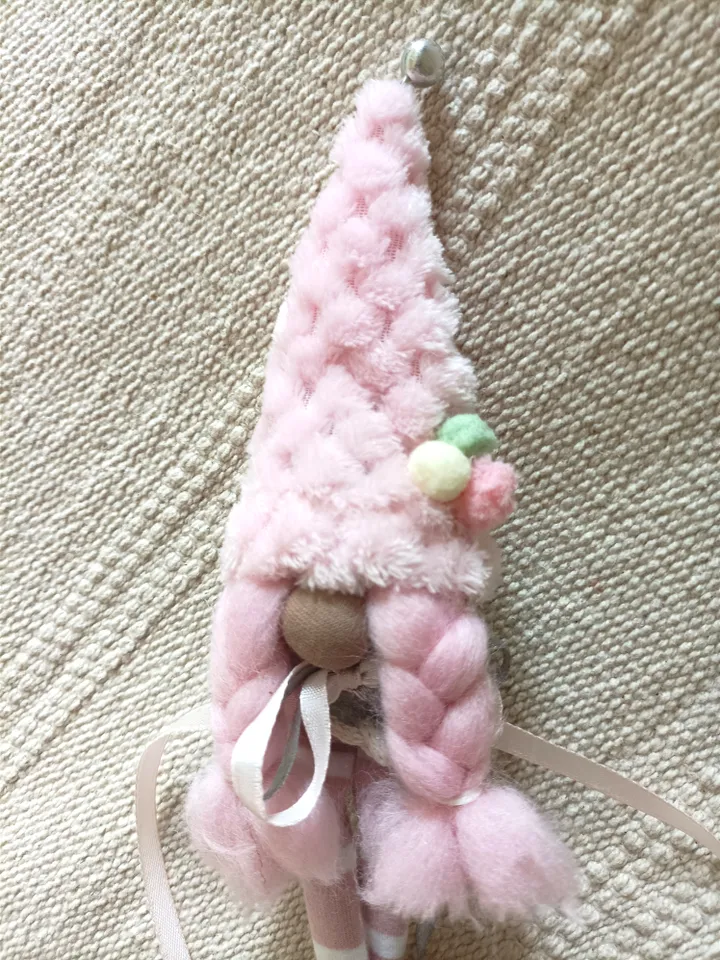 Spring gnome keychain