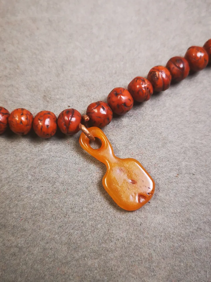 Gandhanra Tibetan Yak Bone Carved Tibetan Alphabet OM,Mala Pendant,Bead Counter Clip,Prayer Bead Accessories,