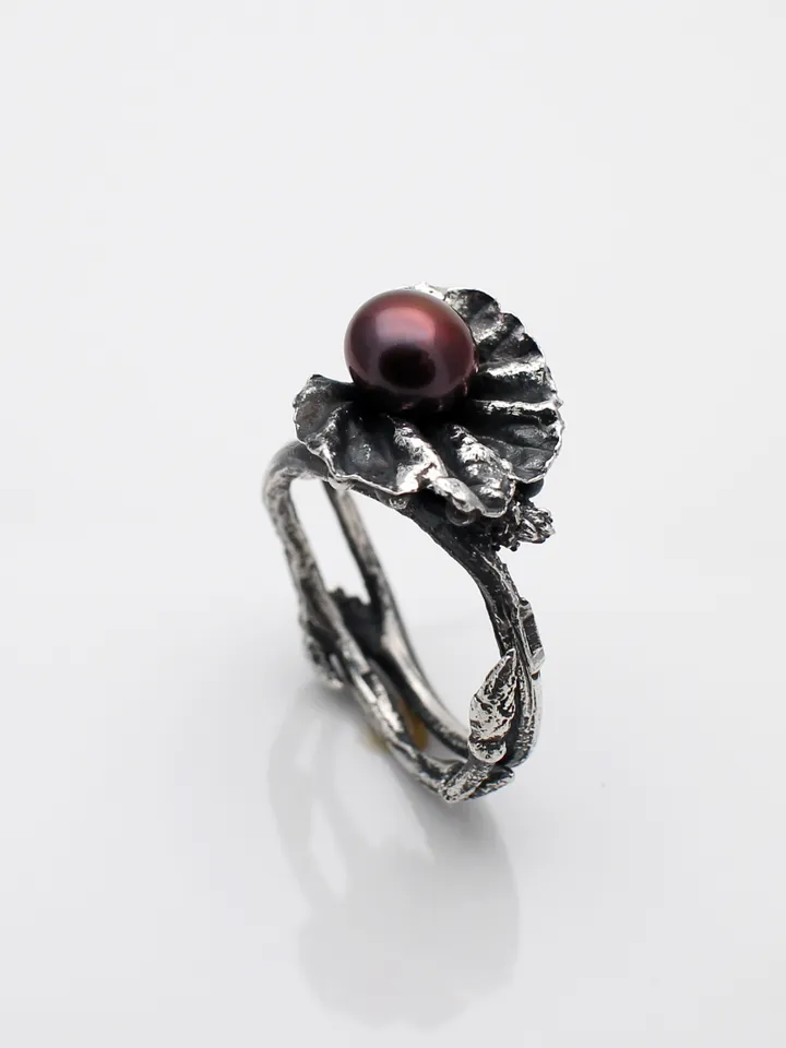Nature-Inspired Silver Ring with Black Pearl