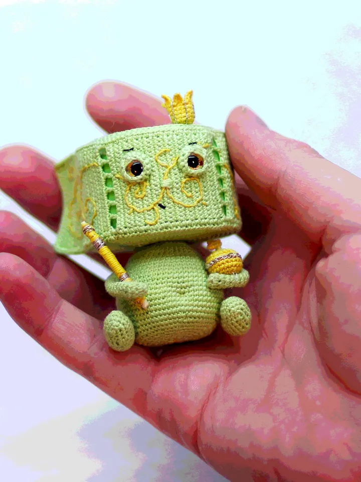 Toilet paper interior doll, Funny amigurumi quarantine gift, housewarming gift for bathroom decor, gag gift crochet toy