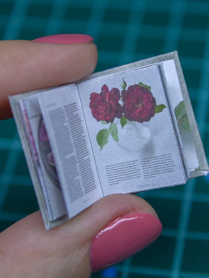 TEMPLATE Miniature vintage roses book