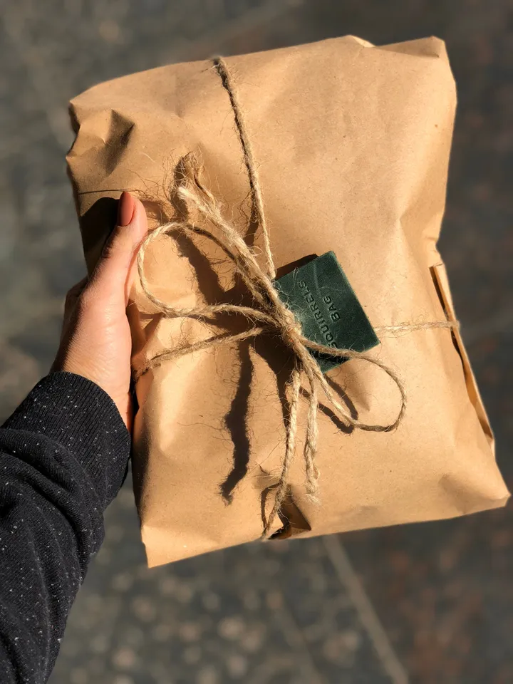 Fast shipping FedEx. Fast delivery service Leather bags and leather backpacks.