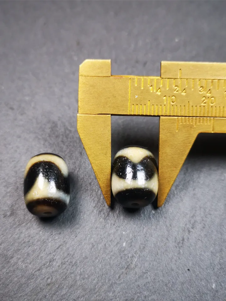 Gandhanra Tibetan Tiger Tooth Dzi Bead Accessories,Dzi Spacer Beads,Marker Beads for Mala Necklace,0.47&quot; × 0.6&quot;
