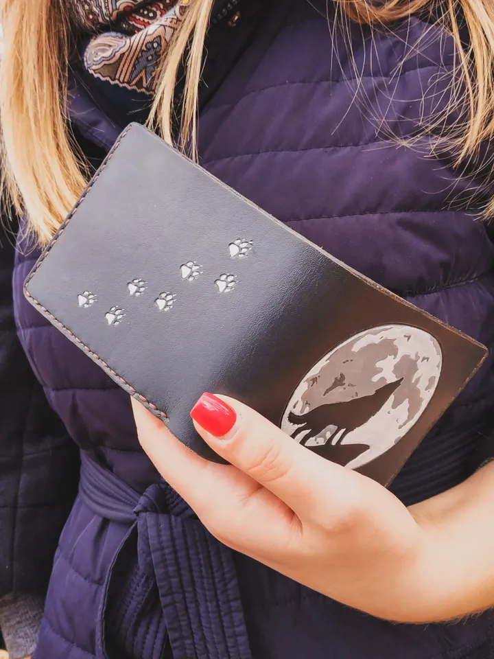 WOLF Leather Wallet Mens, Wolf Paws, Moon Moonlight Animal Gift Gifts Horror Werewolf Wallets for men son, Embossing Personalized Wallet