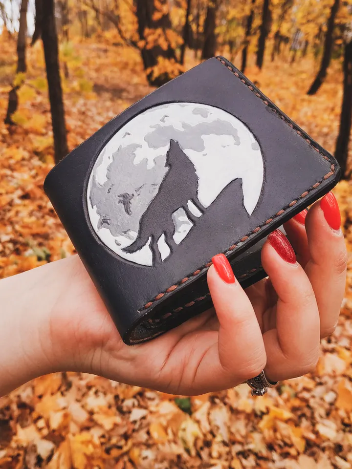 WOLF Leather Wallet Mens, Wolf Paws, Moon Moonlight Animal Gift Gifts Horror Werewolf Wallets for men son, Embossing Personalized Wallet