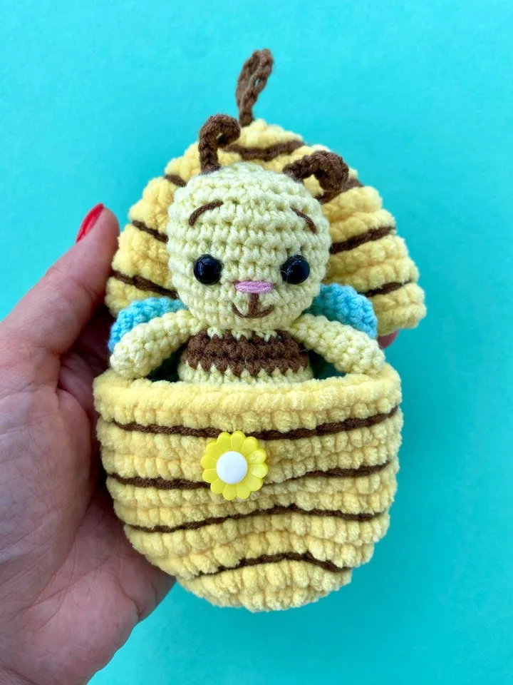 Crochet pattern bee in beehive - Amigurumi bumble bee easter- English Pdf - Easter gift - Insect pattern