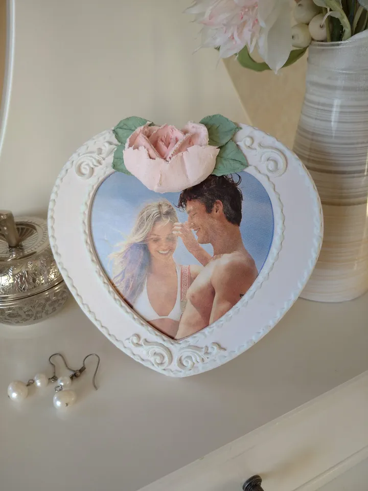 Heart-shaped photo frame in pink color with rose Small pink photo frame Picture frame Love photo frame Shabby chic Picture frame Valentine's Day gift Mothers day gift Birthday gift