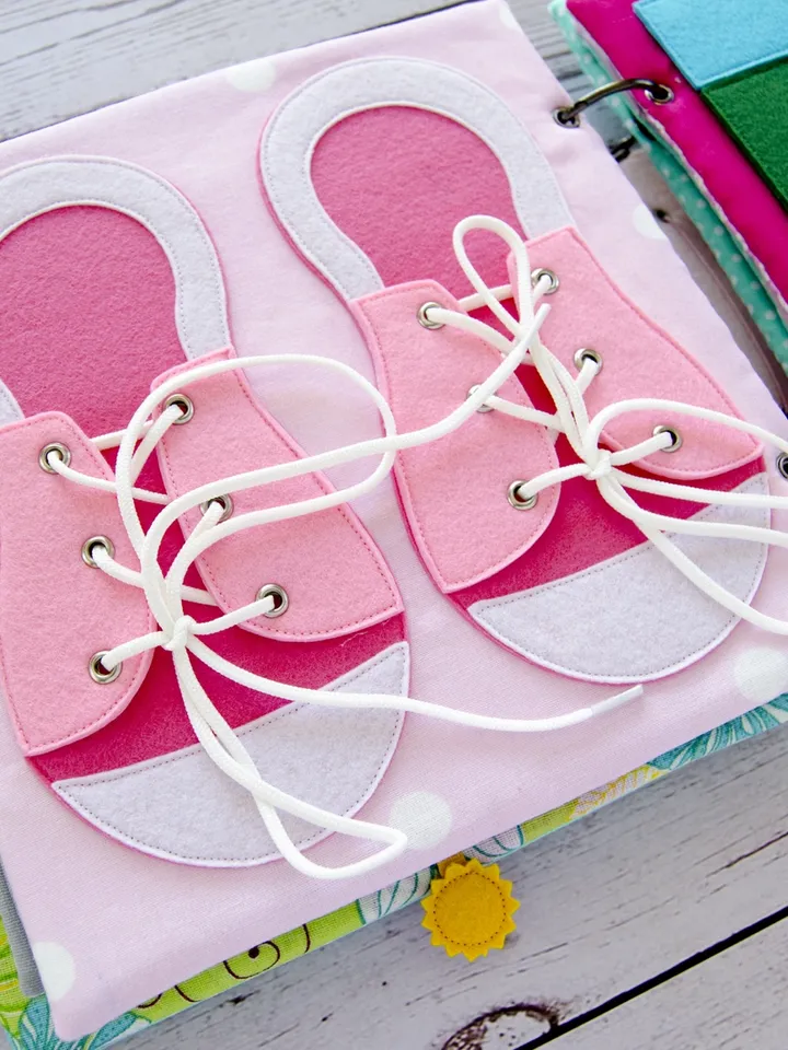 Quiet book page, Shoe tying , PDF sewing pattern, SVG files, 2 sizes