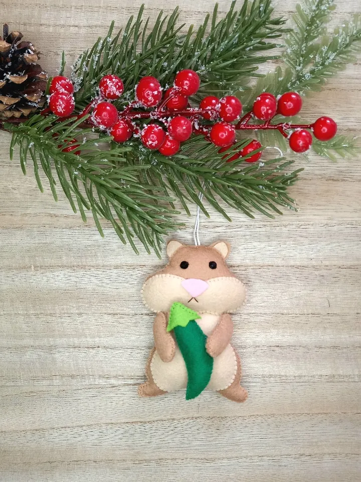 Hamster toy, felt toy, Hamster with a pod of peas, Thrifty hamster toy for child