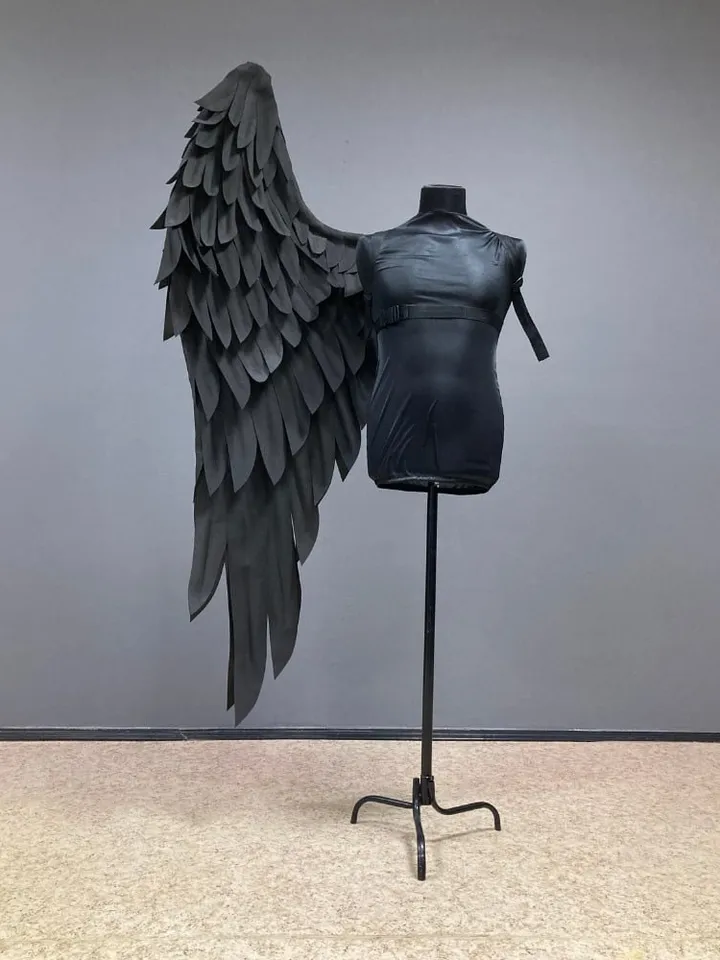 one wing cosplay, one black wing, sephiroth wing, Sephiroth cosplay, black wings, angel wings