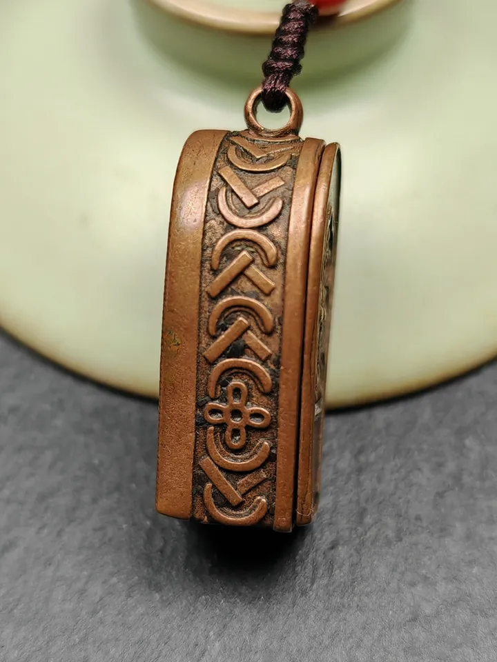 Gandhanra Antique Handmade Gau Ghau Shrine,Guru Rinpoche Gau Amulet, Mini Tibetan Buddhist Altar Amulet Pendant,Made of Red Copper