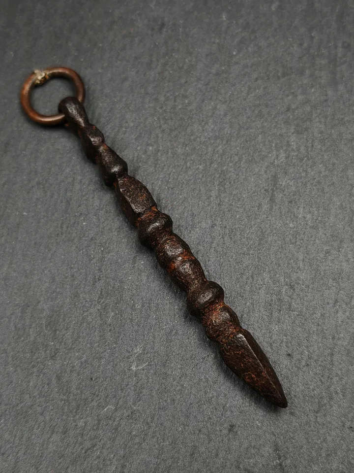 ONLE 1 - Gandhanra Authentic Old Phurba Amulet - Tibetan Ritual Kila Pendant - Made of Thokcha - 78mm Length