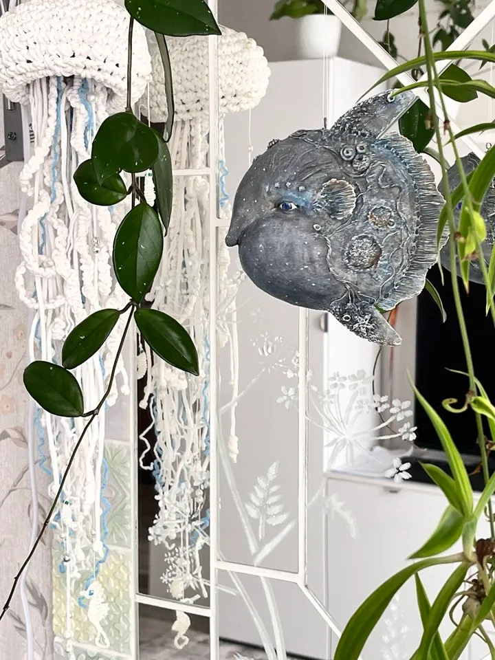 Papier-mâché toy
Fish Moon. Artistic toy made of papier-mâché - series “Sea”. Unique handmade interior decor. Unusual interior pendant for your collection.