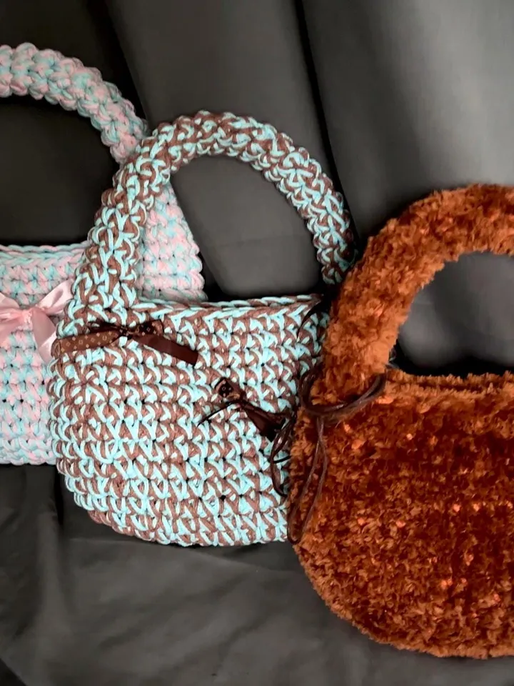Crochet pattern bow easy trendy handbag PDF digital instant download and video tutorial, shoulder bag, furry bag, egg bag, hobo bag, tote