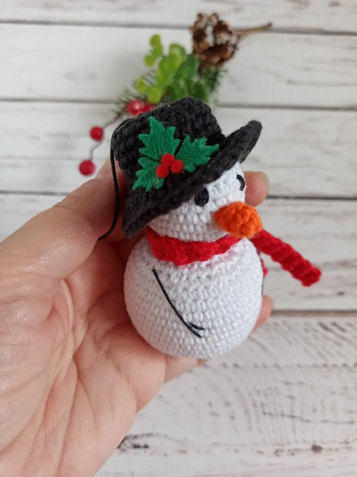 Crochet car hanging snowman, Christmas tree decoration, Christmas gift