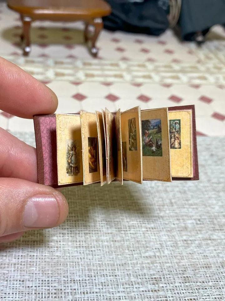 Tutorial on creating a photo album for a doll. 1:12. Dollhouse miniature.