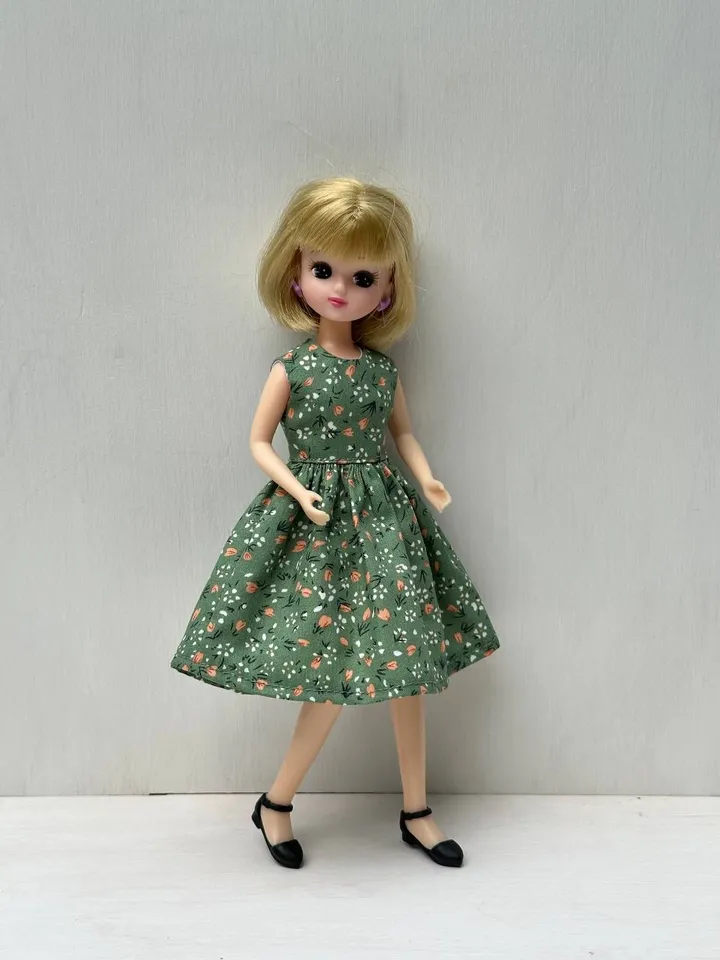 Tiny Charmer dress pattern for Licca and Blythe dolls.