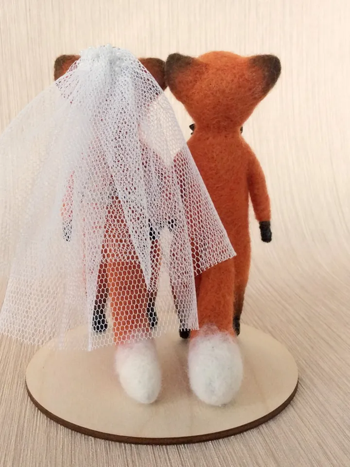 WEDDING GIFT for couple/Wedding cake topper Fox/Animal wedding/Woodland Wedding/Bride & Groom Figurine/Desk Foxy Couple
