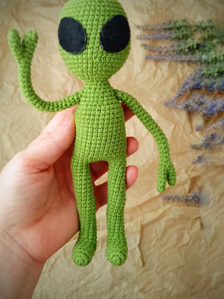 Green alien doll, Alien Shaped Plush Toy, Soft Cartoon Stuffed Doll For Kids.