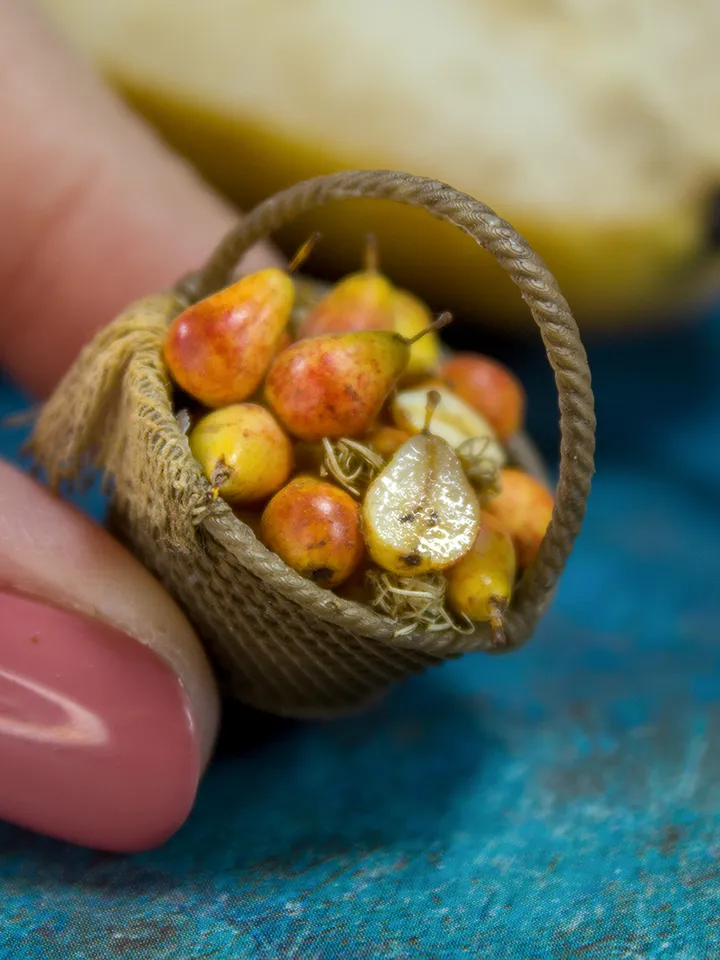 TUTORIAL Miniature polymer clay yellow pears with polymer clay