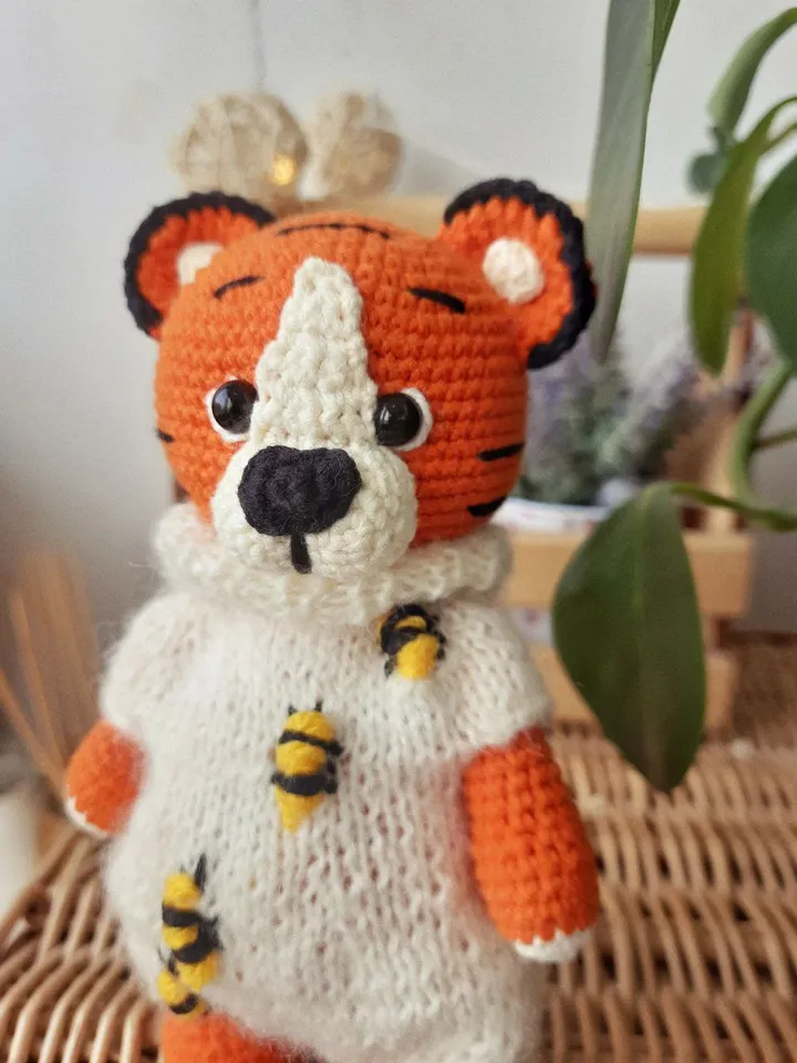 Amigurumi tiger crochet pattern. PLush tiger crochet PDF tutorial. Stuffed crochet tiger with knitting clothes