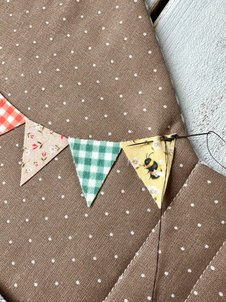 Pattern and tutorial in PDF format toy house for a doll
