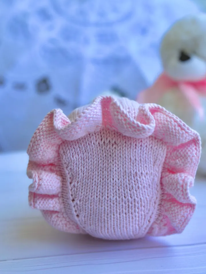 EASY PDF Newborn Bonnet with a Ruffle Seamless Knitting Pattern – Comfort for Your Newborn with video ENG
